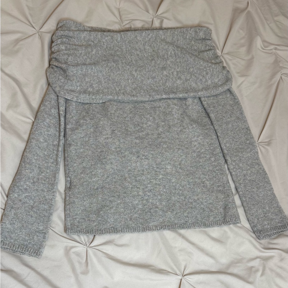Abercrombie & Fitch Off Shoulder Knit Sweater XS Grey